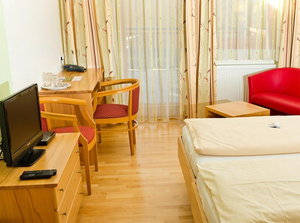 Kurhotel バート・ツェル エクステリア 写真